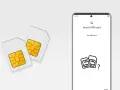 Due SIM card su sfondo bianco, accanto a uno smartphone che mostra "Insert SIM card". Guida su come togliere SIM da iPhone.