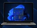 Screenshot di Windows 11 con menu Start aperto, mostra app pinnate e consigliate.