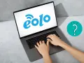 Mani sulla tastiera di un laptop con logo Eolo. Un punto interrogativo turchese suggerisce che Eolo non funziona.