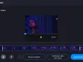 Interfaccia per tagliare un video. La timeline mostra clip con una donna, pronta per essere modificata.