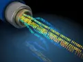 Cavo in fibra ottica che emette dati binari, con un flusso di 1GB che scorre veloce.