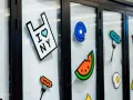 Sticker colorati: anguria, ciambella, hot dog, uovo fritto, banana. Un modo divertente per creare sticker personalizzati!