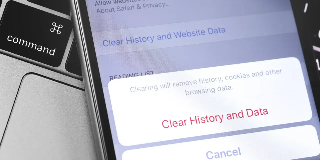 Schermo iPhone mostra come cancellare tutto da iPhone: "Cancella Cronologia e Dati". Vicino tasto Command.