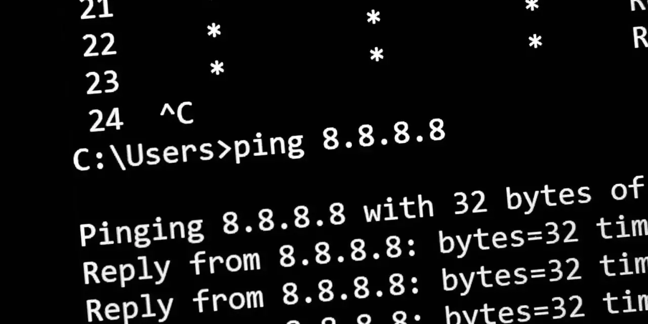 Schermata di un ping test su 8.8.8.8, con risposte che indicano la latenza.
