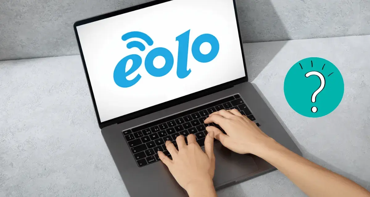 Mani sulla tastiera di un laptop con logo Eolo. Un punto interrogativo turchese suggerisce che Eolo non funziona.