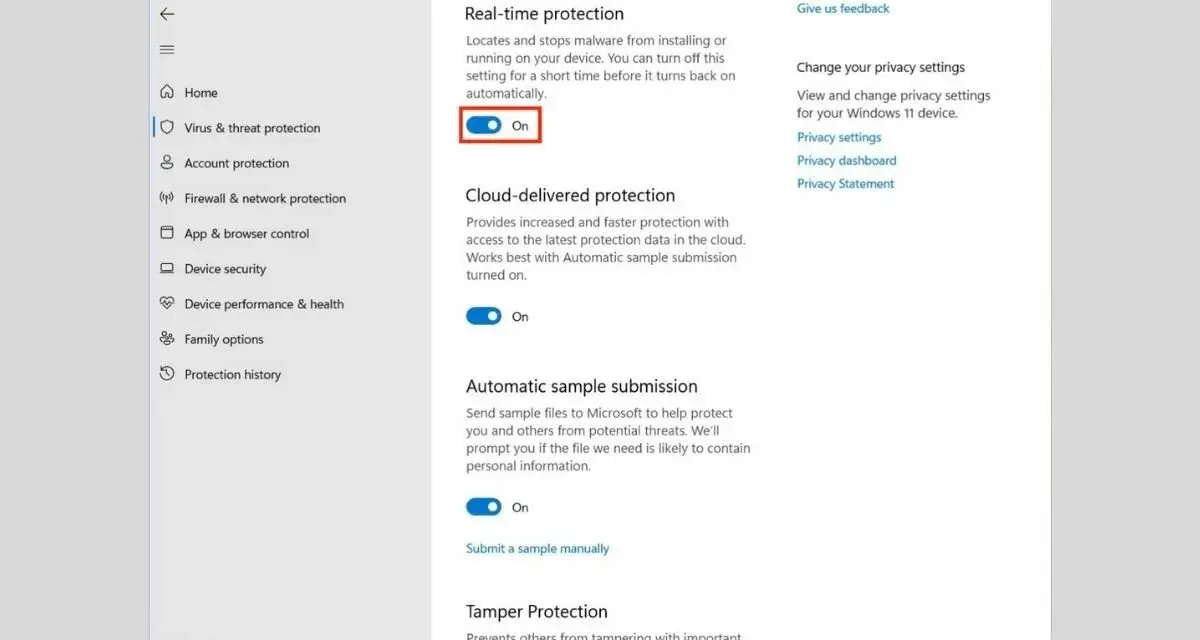 Schermata di Windows Security che mostra come disattivare Windows Defender. La protezione in tempo reale è attiva.