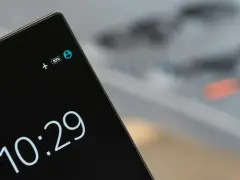Schermo di un cellulare con ora 10:29 e icona aereo attiva. Pronto per disattivare modalità aereo.