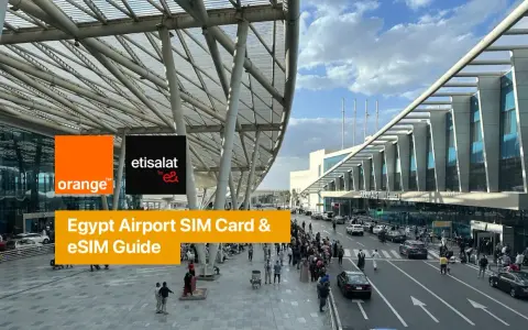 Ingresso aeroporto Egitto con loghi Orange ed Etisalat. Guida SIM/eSIM per chi viaggia in Egitto.