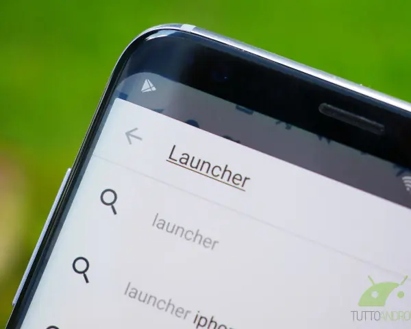 Schermata di un telefono con la parola "Launcher" in evidenza, suggerendo la ricerca di un nuovo launcher di sistema.