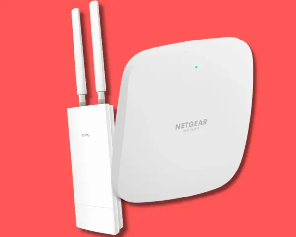 Due dispositivi per un **hot spot wifi** potente: un access point Cudy con antenne e un router Netgear Insight.