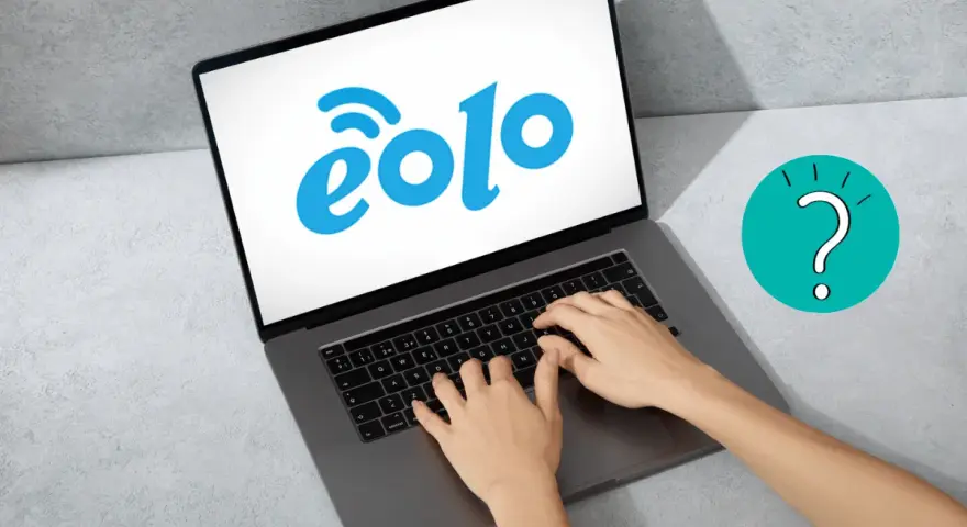 Mani sulla tastiera di un laptop con logo Eolo. Un punto interrogativo turchese suggerisce che Eolo non funziona.