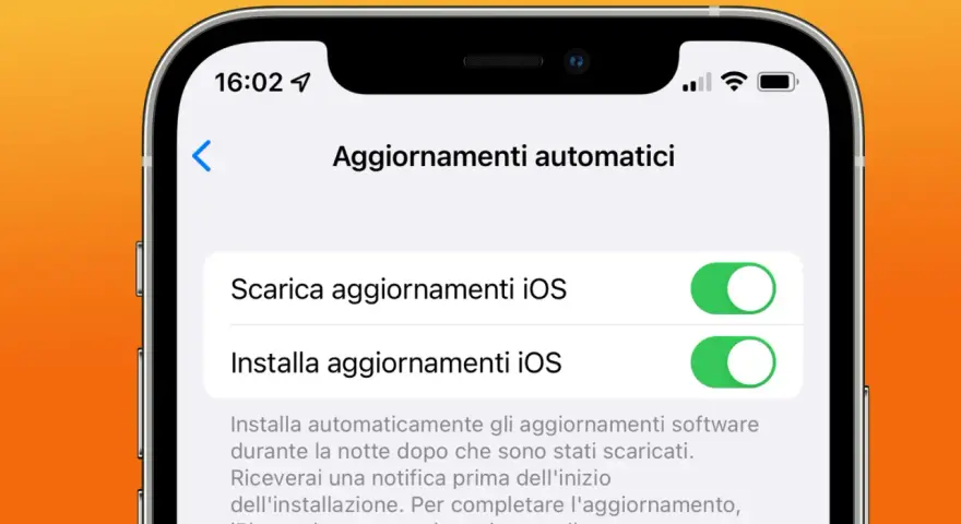 Schermata iPhone con opzioni per scaricare e installare automaticamente il nuovo aggiornamento iOS.