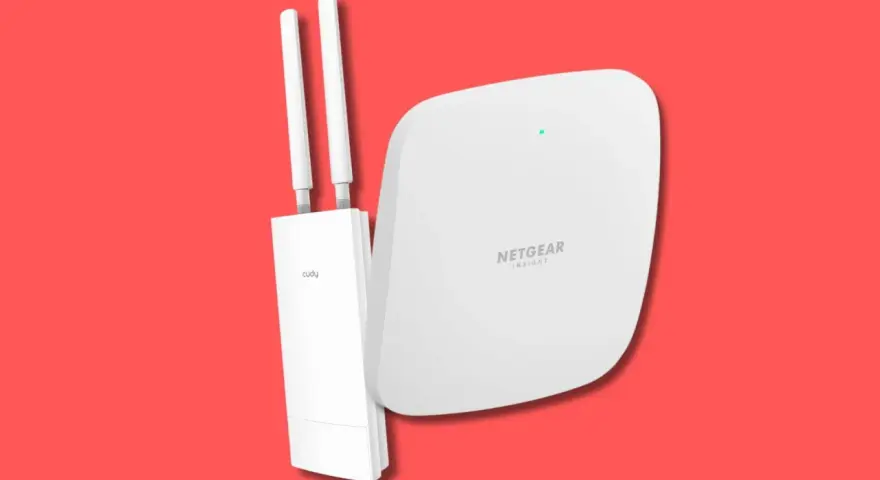 Due dispositivi per un **hot spot wifi** potente: un access point Cudy con antenne e un router Netgear Insight.