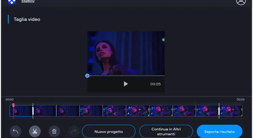 Interfaccia per tagliare un video. La timeline mostra clip con una donna, pronta per essere modificata.