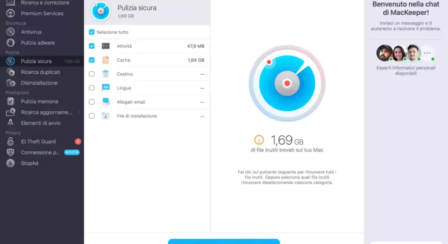 Interfaccia MacKeeper per svuotare cache Mac. Mostra 1,69 GB di file inutili trovati, con opzioni per rimuoverli.