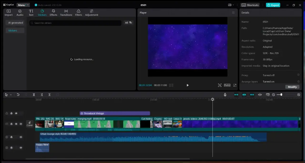 Interfaccia di CapCut PC con timeline video, preview e opzioni per aggiungere sticker.