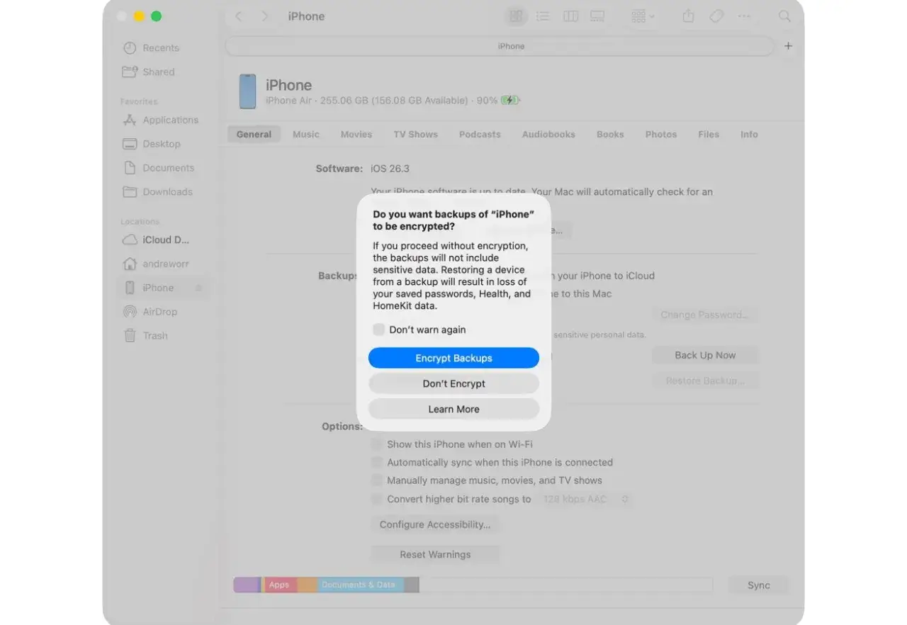 Finestra di dialogo su Mac per decidere come fare backup iPhone su PC, con opzioni per crittografare o meno i dati.