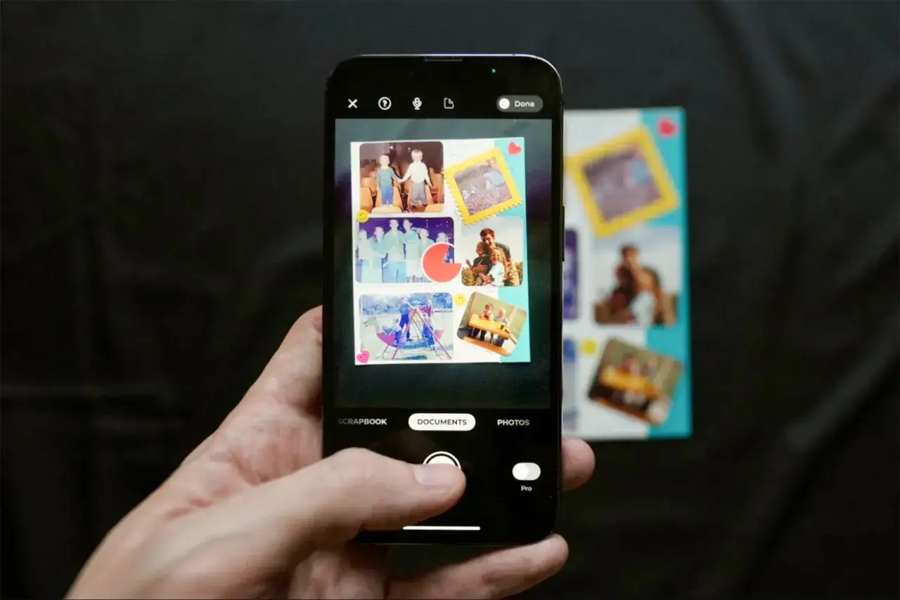Usa il tuo smartphone per scannerizzare un documento, come questo collage di foto.